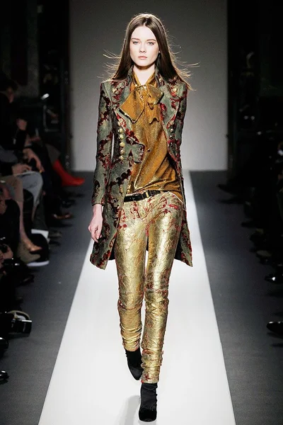 Look 18